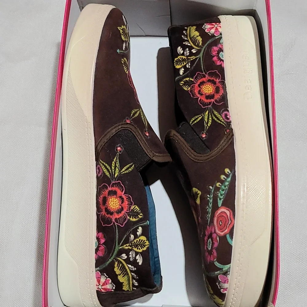 Nwob Desigual made in Spain painted leather loafers.